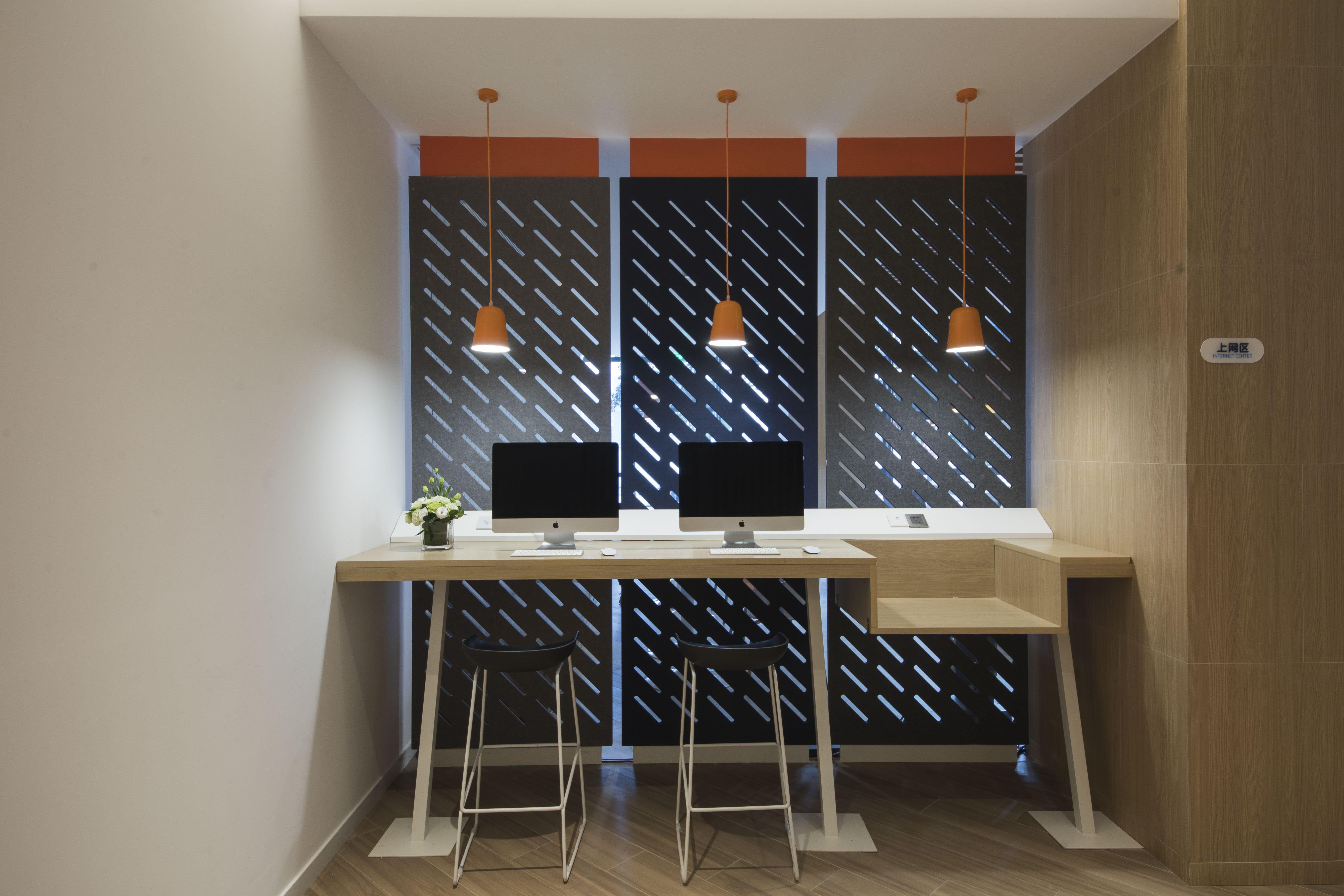 Hotel Express Airport Zone By Ihg 4*