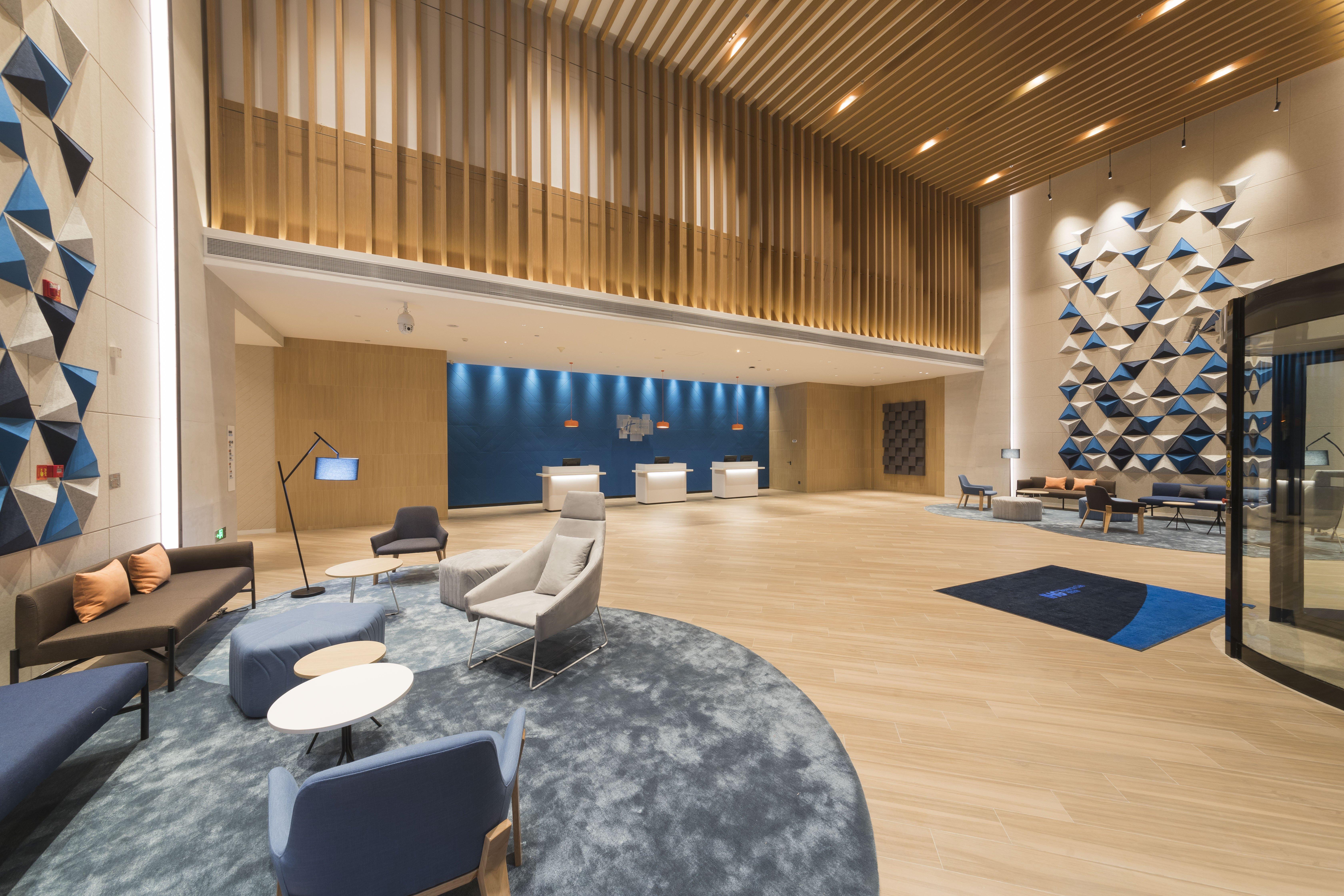 Express Airport Zone By Ihg Hotel 4*
