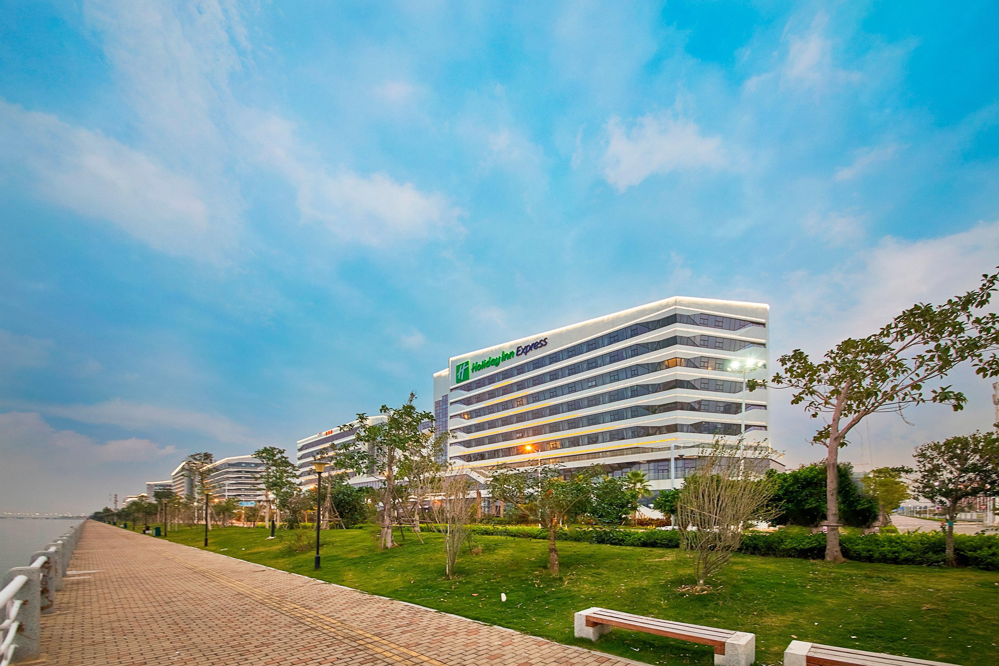 Hotel Express Airport Zone By Ihg 4*