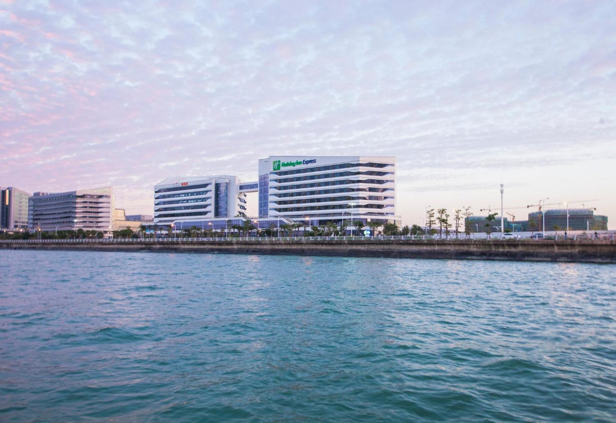Express Airport Zone By Ihg Hotel 4*