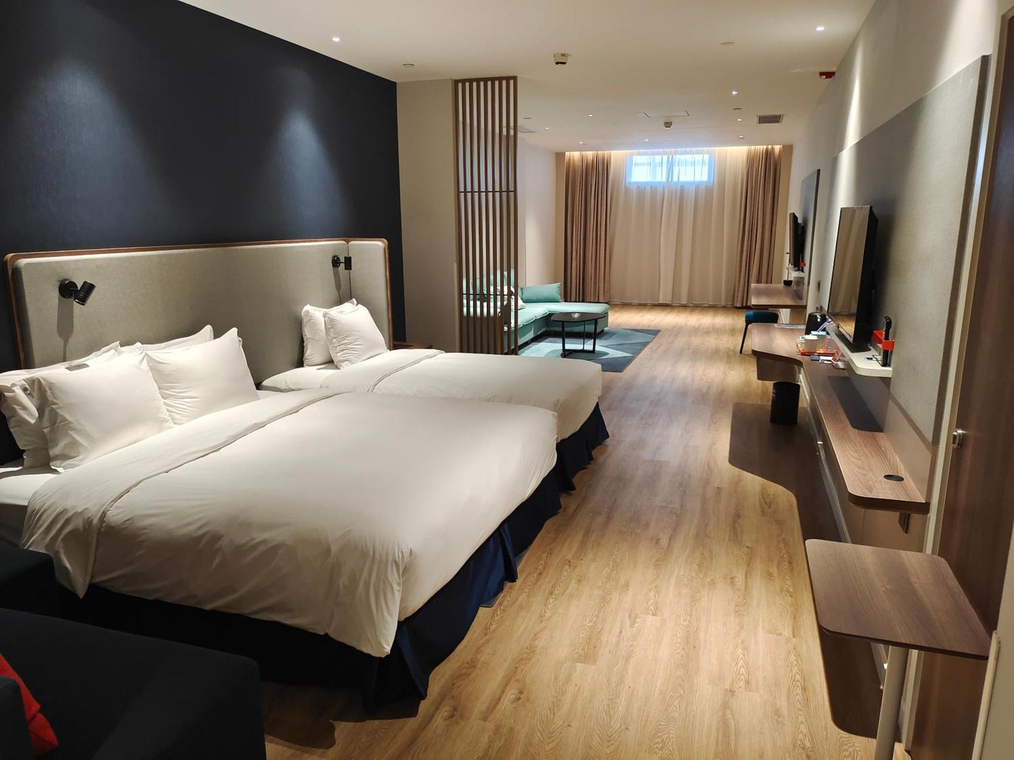 Express Airport Zone By Ihg Hotel 4*