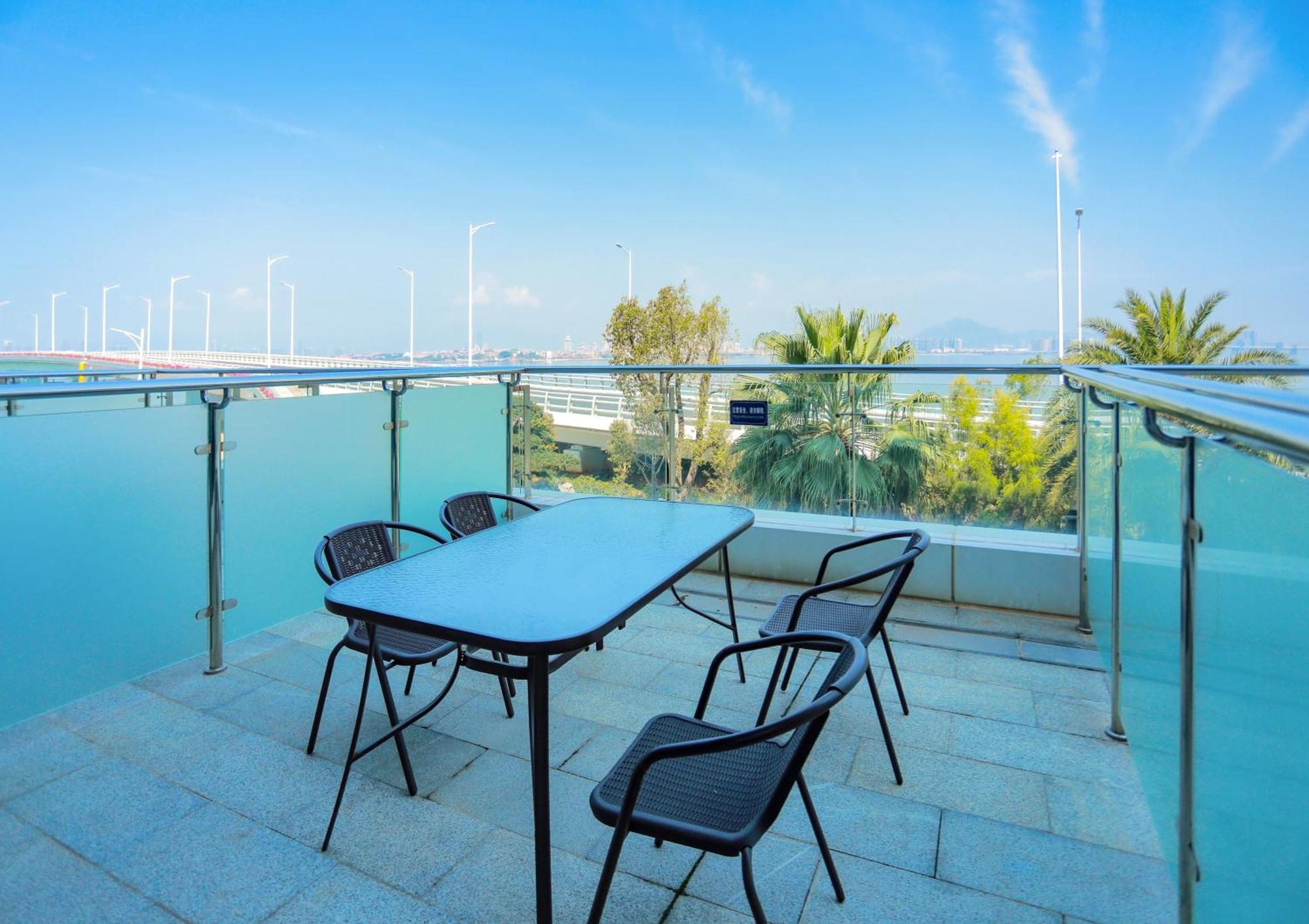 Express Airport Zone By Ihg Hotel 4*