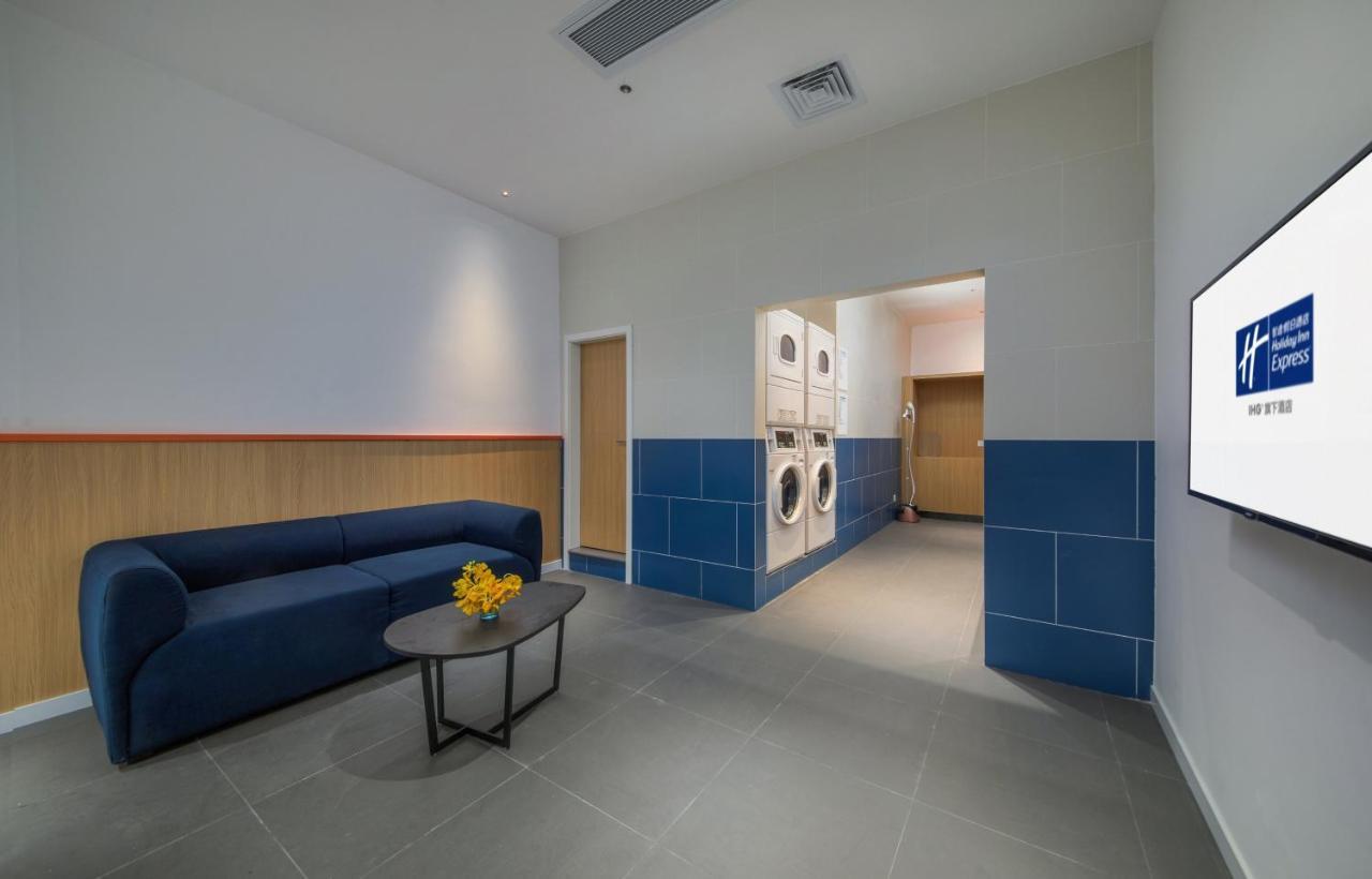 Hotel Express Airport Zone By Ihg 4*