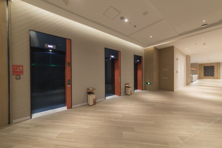 Express Airport Zone By Ihg Hotel 4*